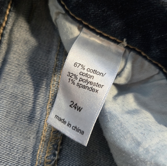 Maurices Crop Non-Distressed - Picture 3 of 5